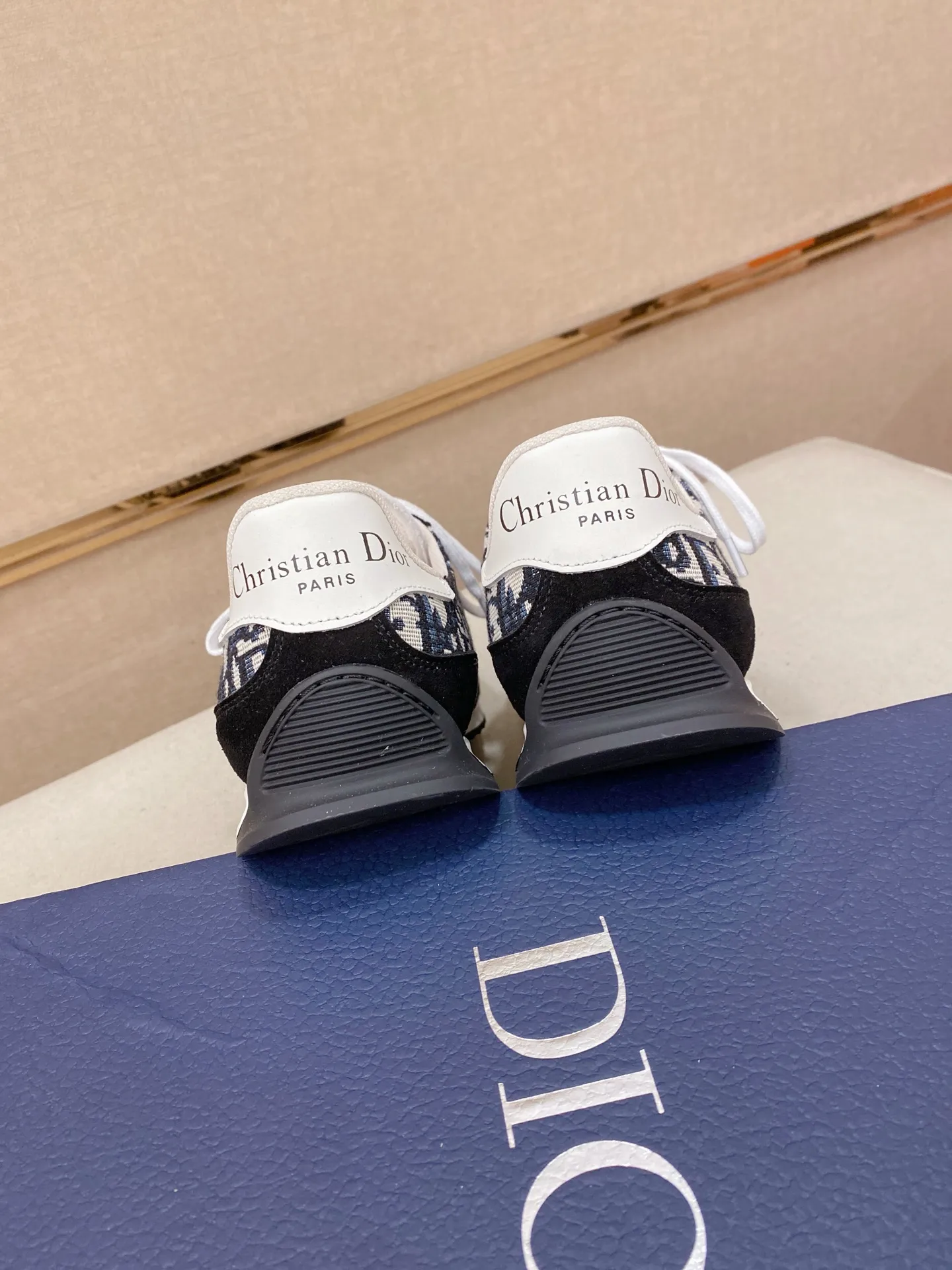 Men's shoes💰: 440💰Couple style💏 [Dior·Dior] New casual sports style men's shoes, new spring and summer design, perfect workmanship, lace-up lazy style to create wardrobe quality, upper: imported first-layer cowhide, mesh breathable lining soft and comfortable, ultra-light TPU wear-resistant outsole, simple, versatile fashion men's shoes, excellent color code number 35--44. (45,46 customized items are not returnable or exchangeable)